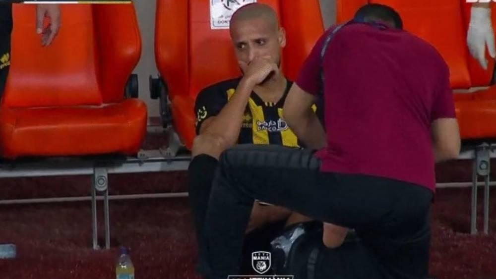 الأحمدي يذرف الدموع بعد إصابته في مباراة اتحاد جدة والفيصلي