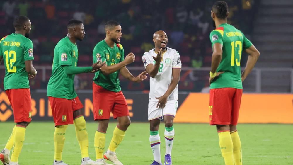 "كورونا" من جهة و"التحكيم" من جهة ثانية.. متابعون يتعاطفون مع جزر القمر ويطالبون باقي المنتخبات بالانسحاب لتسهيل تتويج الكاميرون بـ"الكان"!