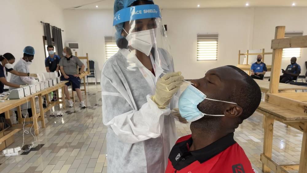 قبل يومين من مواجهة الكاميرون.. منتخب غامبيا يعلن خلو لاعبيه من فيروس "كورونا"