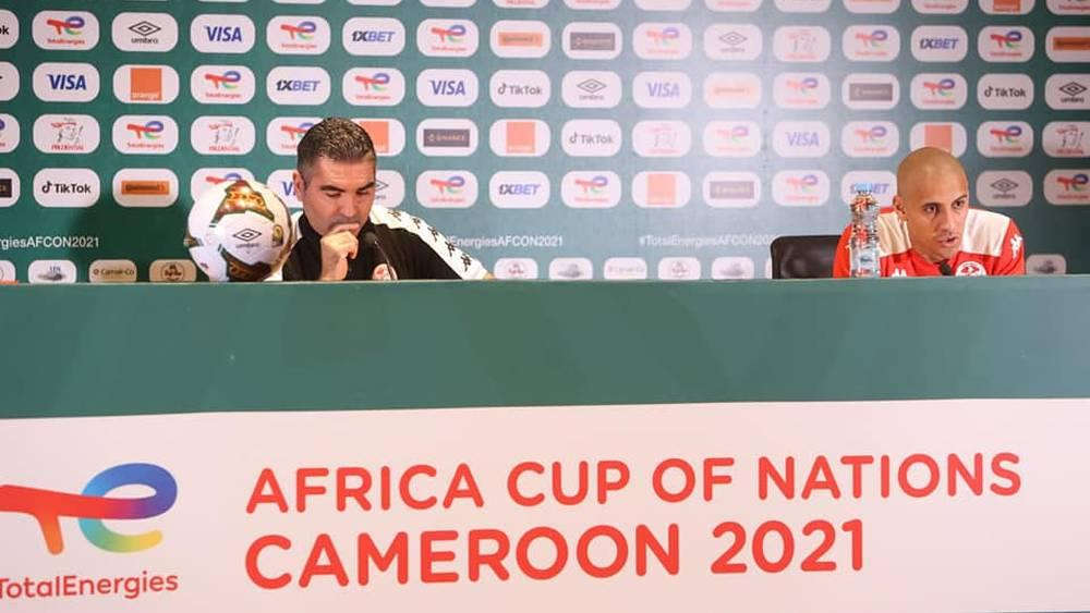 في واقعة غريبة.. شخص يأخذ "الميكروفون والكابلات" قبل انطلاق ندوة مباراة تونس وبوركينا فاسو احتجاجا على عدم دفع تكاليف استئجار معداته!