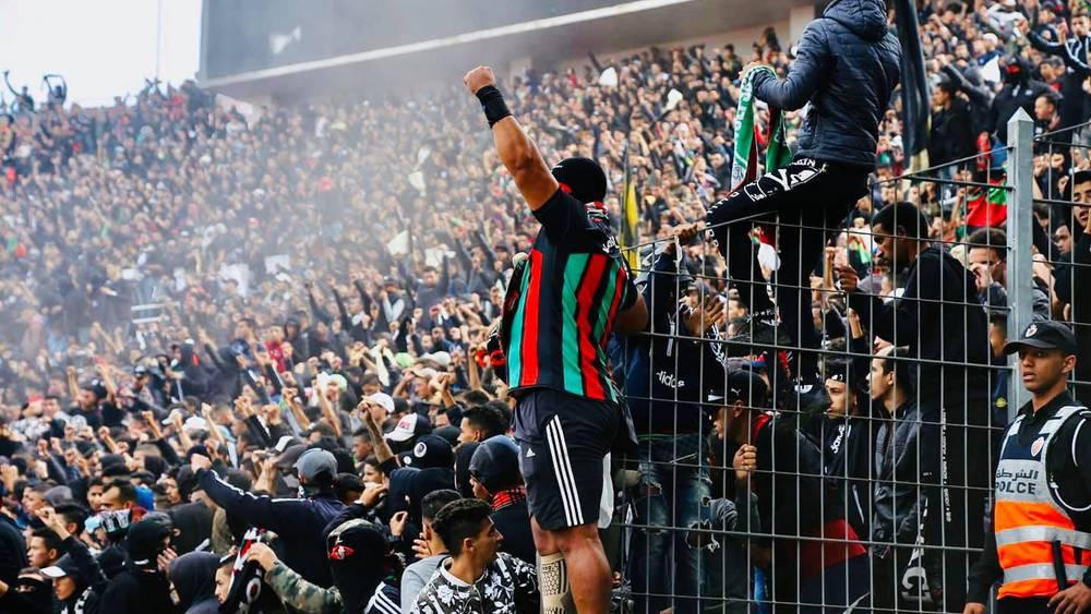 فصيل "ألتراس عسكري": "لن تنتازل عن مطلب رحيل إدارة الجيش الملكي ولن تُلهينا حلقات 'السّْريحْ' من طرف الإدارة وبوقها عن نِضالنا"