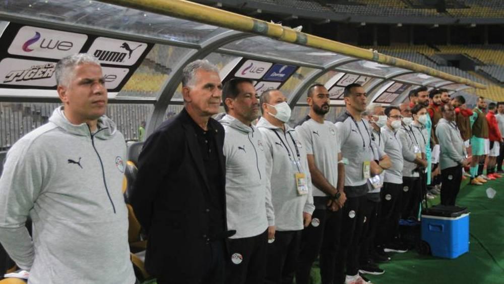 "الكاف" يوقف مساعد مدرب منتخب مصر دوس سانتوس لأربع مباريات واللاعب مروان داود لمقابلتيْن ويُوجِّه تحذيراً لكيروش