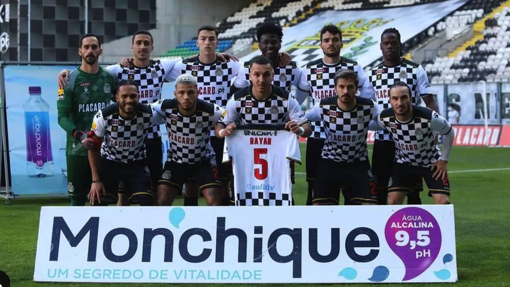 بوافيستا البرتغالي يحمل قميصا باسم ريان ولاعبه الجزائري يانيس حماش يُهدي هدفه لروح الفقيد