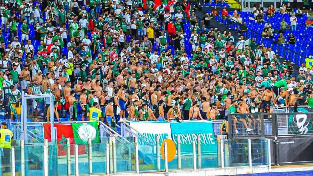 الرجاويون يهددون بالتصعيد بسبب عدم الترخيص للاعبيهم الجدد بحمل قميص الفريق