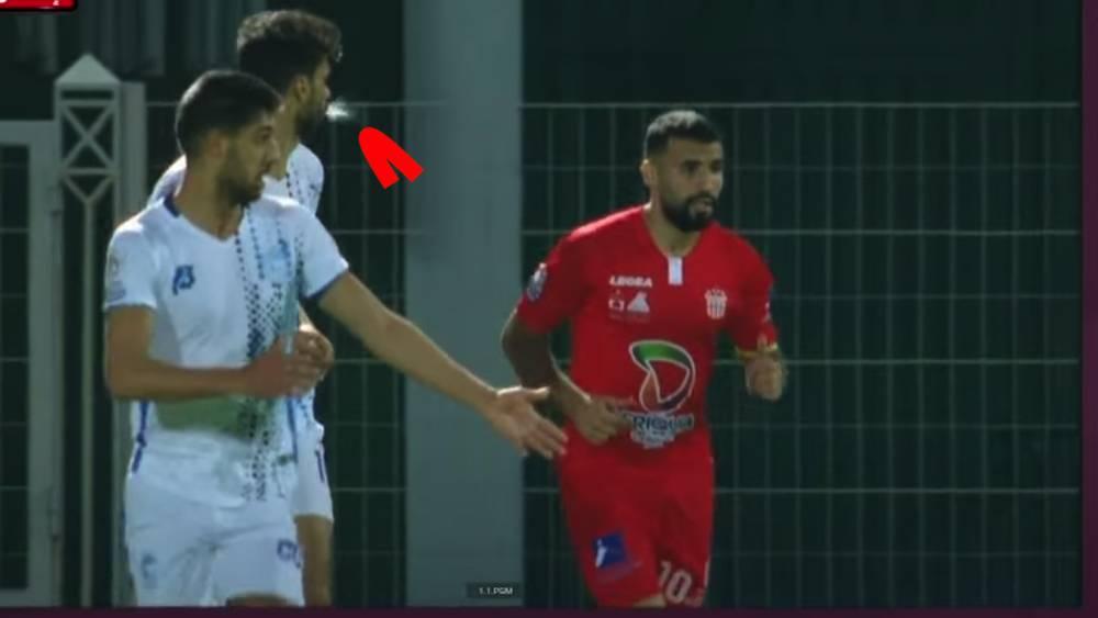 رسميا/ لجنة التأديب توقف الوادني (8 مباريات) وأيت محمد (6 مباريات) وتُغرّمهما 10 آلاف درهم لتبادلهما "البصق" في مباراة السريع والحسنية