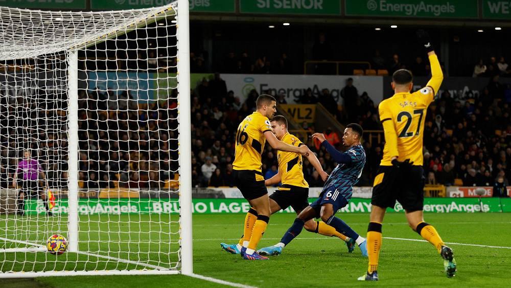 في أول مباراة له بعد "الكان".. سايس يشارك كـ"أساسي" في هزيمة وولفرهامبتون أمام أرسنال (1-0)