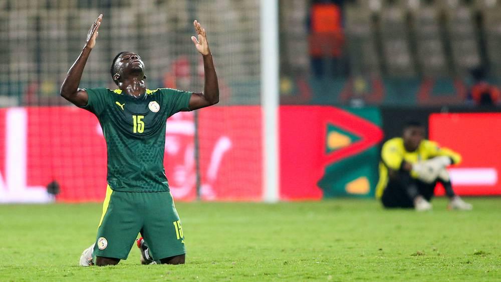 حين وجد بامبا ديانغ نفسه مضطرا لـ"عصيان" طلب والده بسبب المدرب أليو سيسي