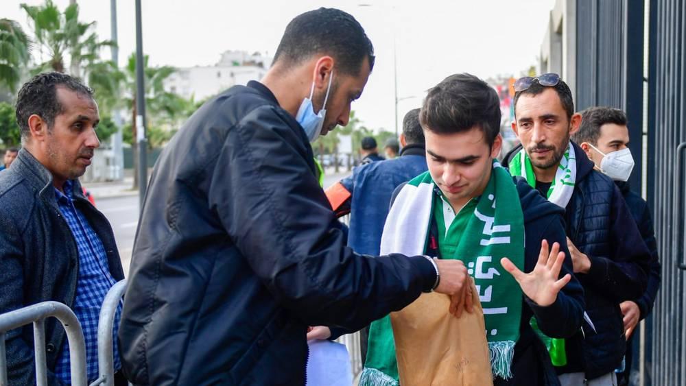 إدارة الرجاء ترضخ لضغوطات الجماهير وتحدد أثمنة المدرجات المكشوفة في 30 درهما مقابل 100 درهم للمنصة المغطاة