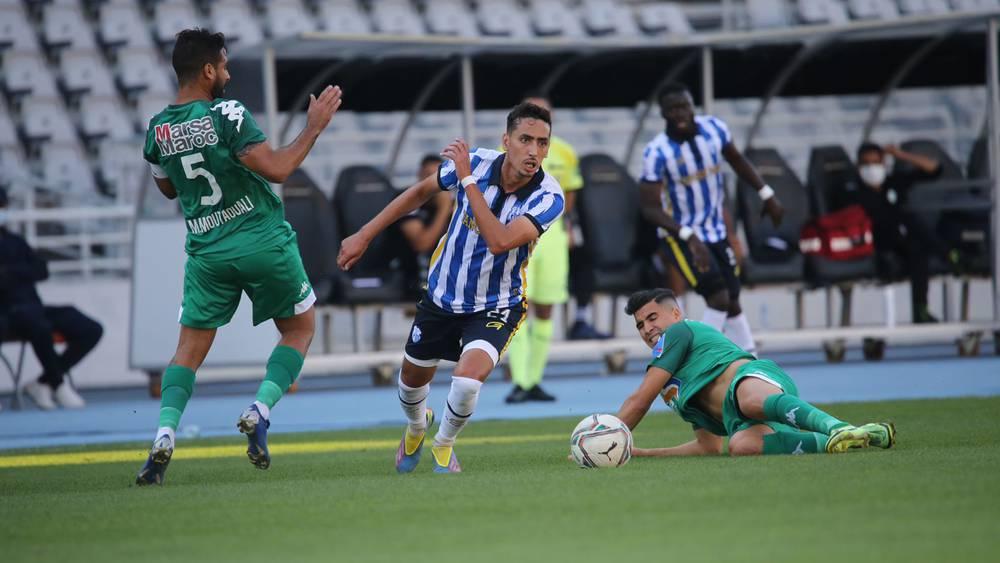 آخر 10 مواجهات بين الرجاء وا. طنجة.. تفوق للفريق الأخضر بـ6 انتصارت مقابل فوز وحيد لـ"الزرق" والتعادل حضر في 3 مناسبات