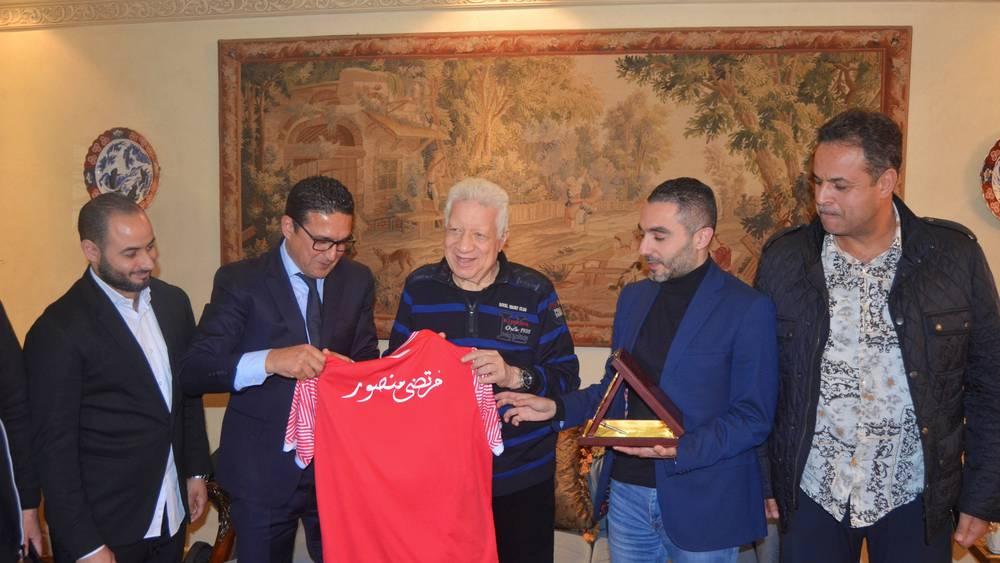 مرتضى منصور يستقبل ممثلي بعثة الوداد وحساب نادي الزمالك يكتب: "كرة القدم تجمع الشعوب"