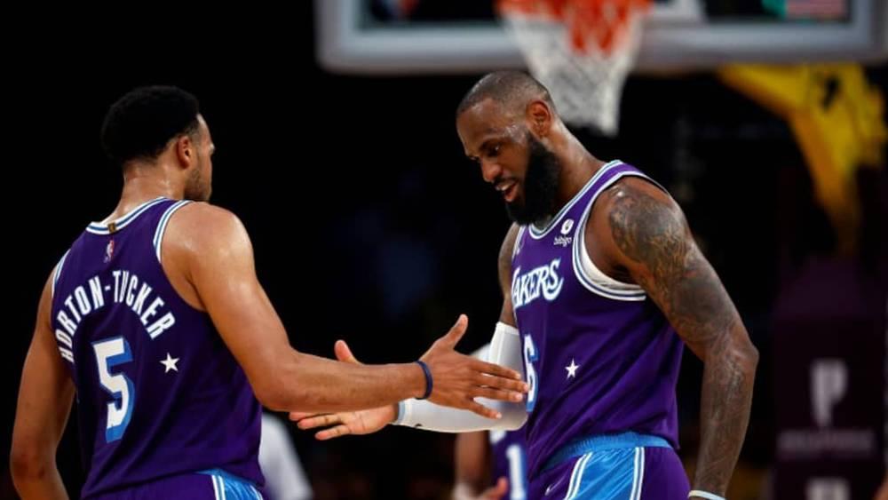 NBA: LeBron James décisif chez les Lakers, Popovich historique chez les Spurs