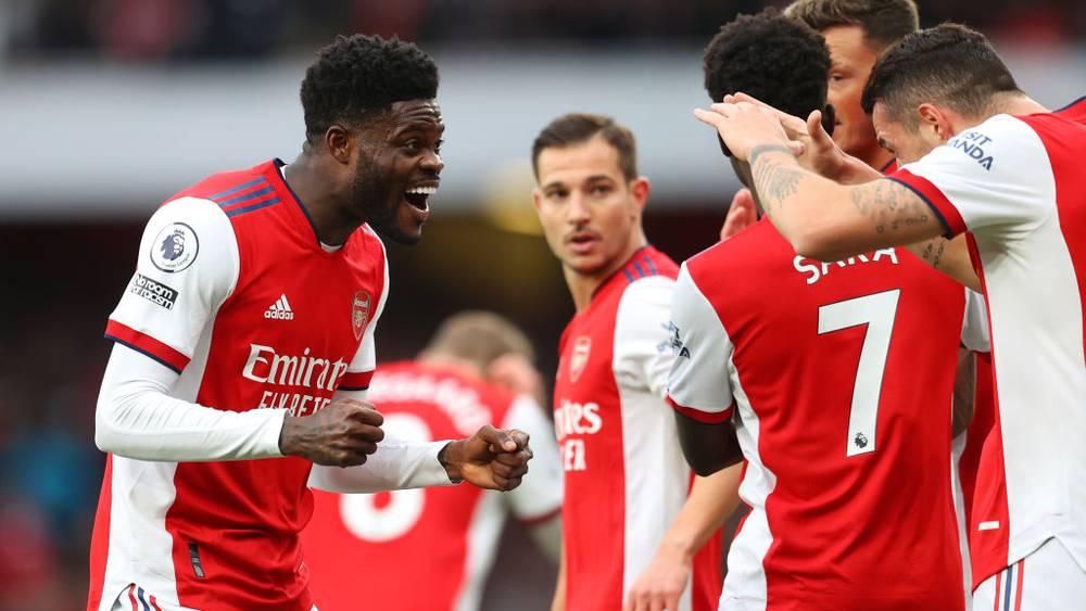 آرسنال يقضي على ثعالب ليستر سيتي ويستعيد المركز الرابع