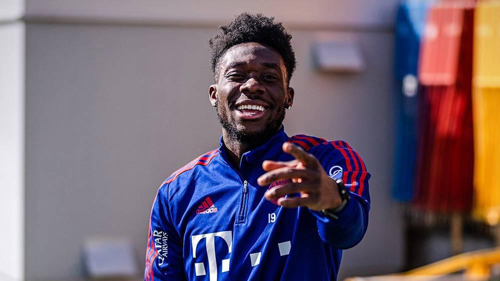 بعد غياب دام لقرابة 3 أشهر بسبب "التهاب في عضلة القلب".. ألفونسو ديفيس يبدأ الجري تمهيدًا لاستئناف التداريب الجماعية