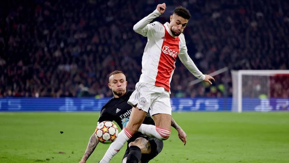 مزراوي يحصل على علامة "7.3" من "هوسكورد" كثاني أفضل لاعبي أياكس في مباراة الإقصاء أمام بنفيكا