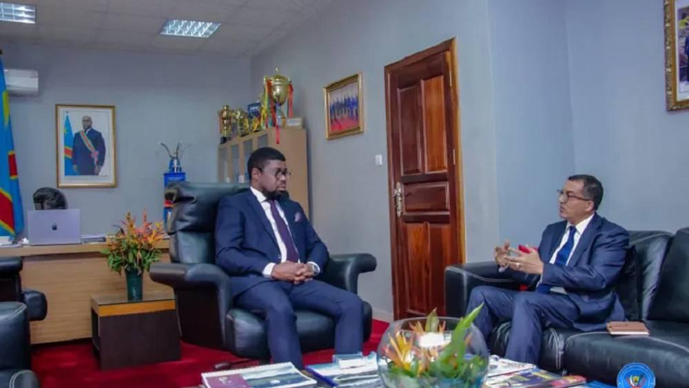 وزير الرياضة الكونغولي يستقبل سفير المغرب بكينشاسا والأخير يصرح: "مواجهتنا في الدور الفاصل ستكون حفلة كروية والرياضة هي الفائز الأكبر"
