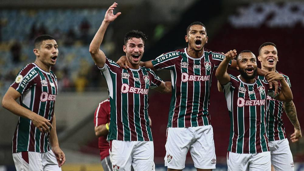 بعد الإقصاء من كوبا ليبيرتادوريس.. جماهير فلومينينسي تهاجم لاعبي الفريق فور وصولهم إلى المطار