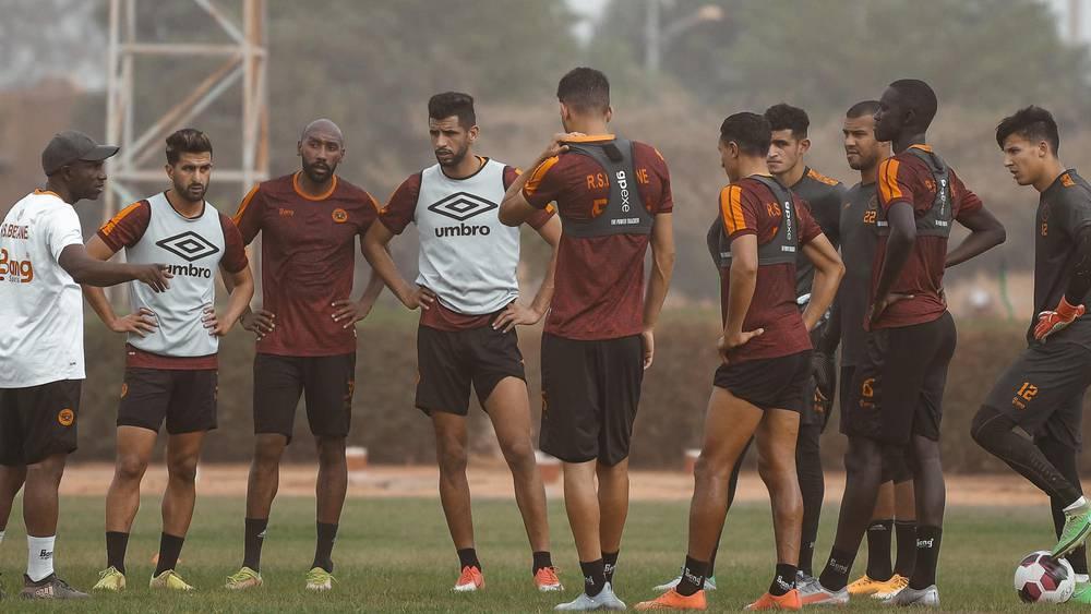نهضة بركان يواصل استعداداته بنيامي لمواجهة الدرك النيجيري في كأس الكونفدرالية وسط درجة حرارة "مرتفعة"