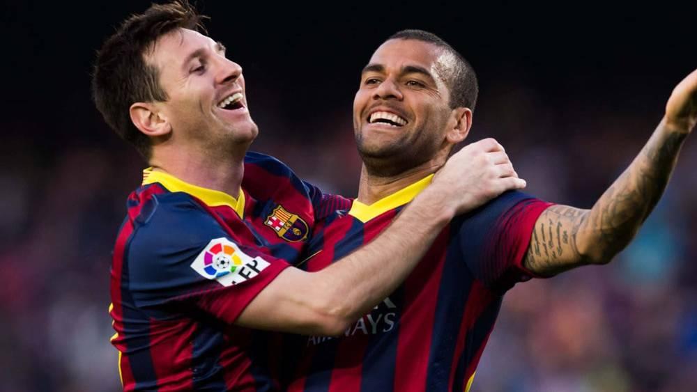 ألفيس عن ميسي: "هو لا يستمتع بوقته في سان جيرمان وآمل أن يعود لبرشلونة"