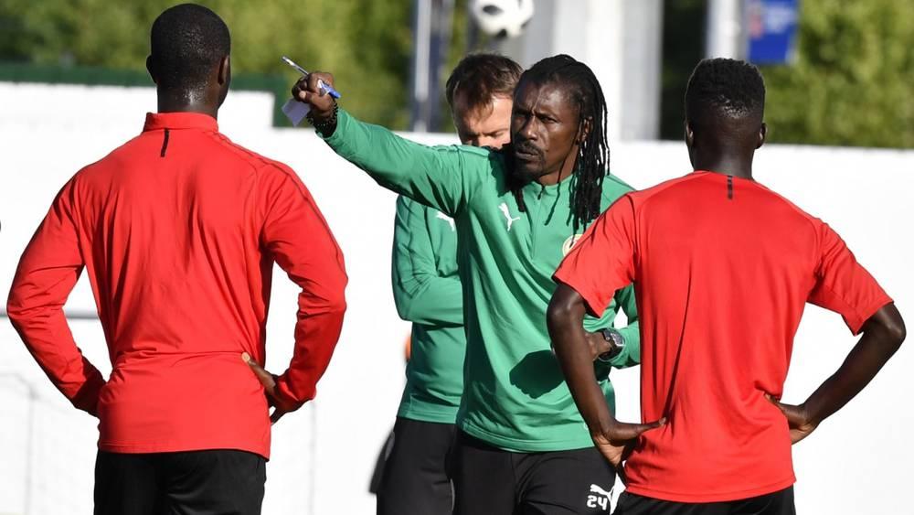 الطاقم الفني للمنتخب السنغالي يحل بمراكش غدا السبت قبل التحاق اللاعبين لخوض معسكر تدريبي الإثنين القادم تأهباً لمواجهة مصر