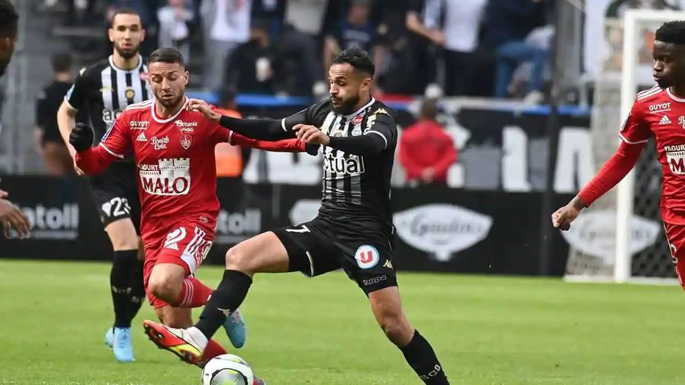 Boufal porte Angers face à Brest