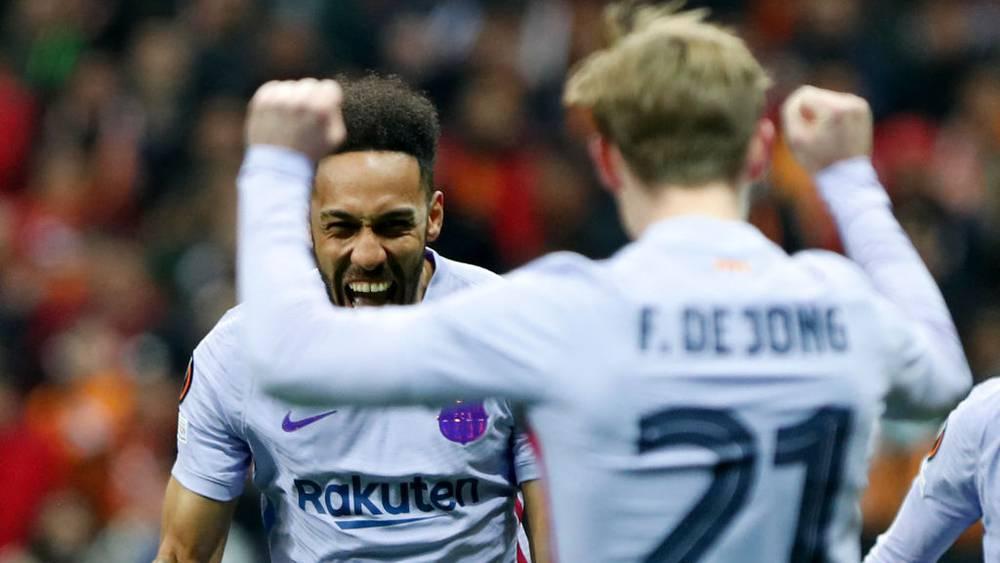 تشكيل الكلاسيكو / تشافي يُفضل أوباميانج على ممفيس وديمبيلي يبدأ أساسيًا