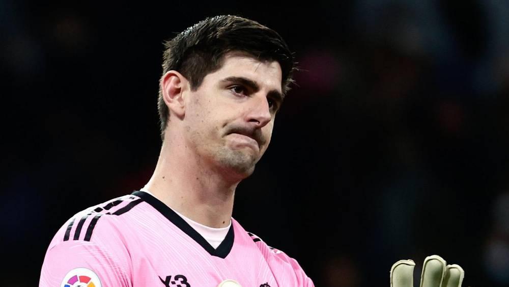 كورتوا ينتقد رفاقه بسبب الهدف الرابع لبرشلونة: "إذا لم يُطلق الحكم الصافرة فلا يمكنك التوقف.. حتى عندما تبلغ من العمر 5 سنوات ستكون على علم بذلك"