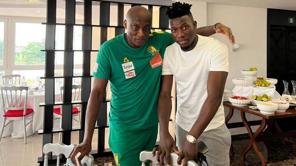 بعد تعرضه لحادثة سير.. أونانا يظهر في "حالة جيدة" أثناء التحاقه بمعسكر الكاميرون للقاء الجزائر