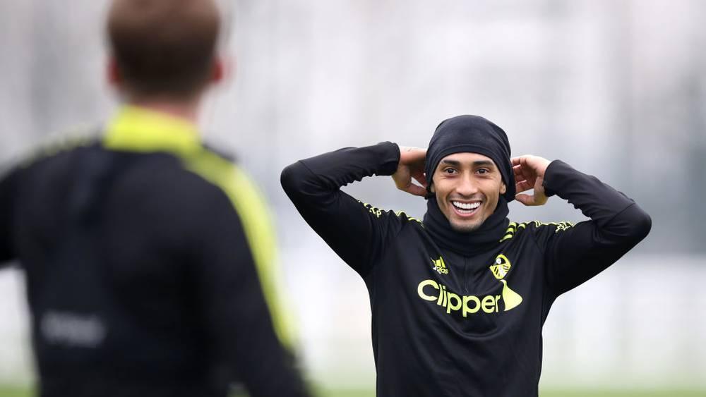 جناح ليدز يونايتد "رافينيا" هدف برشلونة الأول في سوق الانتقالات