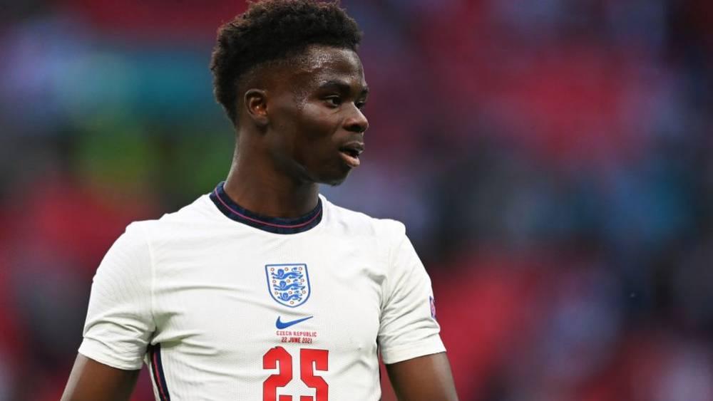 الإصابة بـ"كورونا" تبعد ساكا عن قائمة إنجلترا لمواجهتي سويسرا وساحل العاج الوديتين