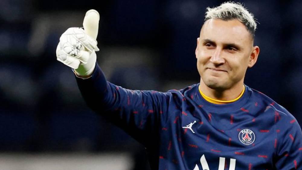 Le gardien du Paris SG Keylor Navas accueille des réfugiés ukrainiens chez lui