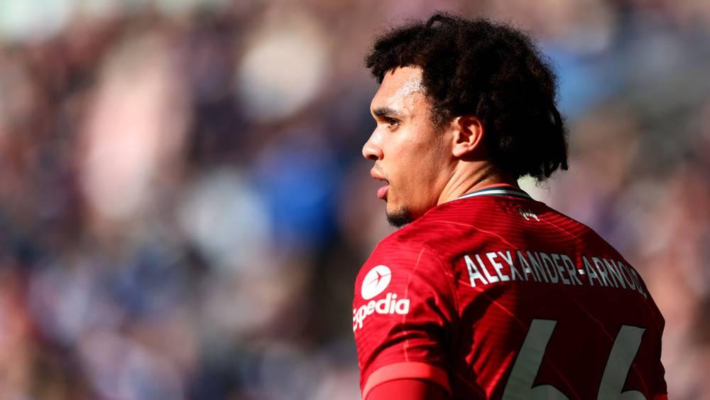 ألكسندر أرنولد: "فريقي المفضل في أوروبا هو برشلونة"