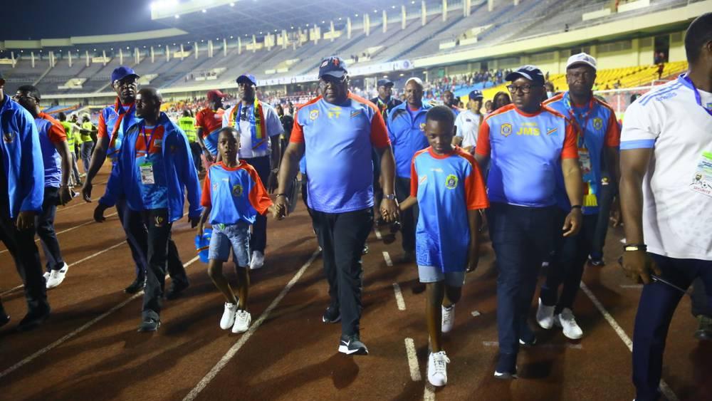 رئيس الكونغو الديمقراطية "يتراجع" عن السفر إلى المغرب لحضور لقاء الإياب ومقرّب منه يوضح: "وعده للاعبين بمرافقتهم كان مجرد وسيلة لتحفيزهم"!