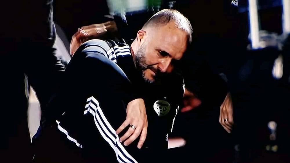 بلماضي يسقط أرضاً ويدخل في نوبة بكاء حادة بعد تبخُّر حلم الجزائر في بلوغ المونديال