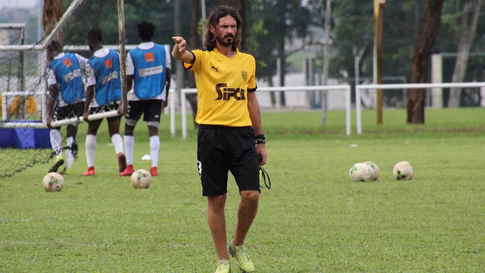 مدرب أسيك ميموزا بعد الهزيمة أمام نهضة بركان: "تفاصيل صغيرة هي التي حسمت نتيجة المباراة"