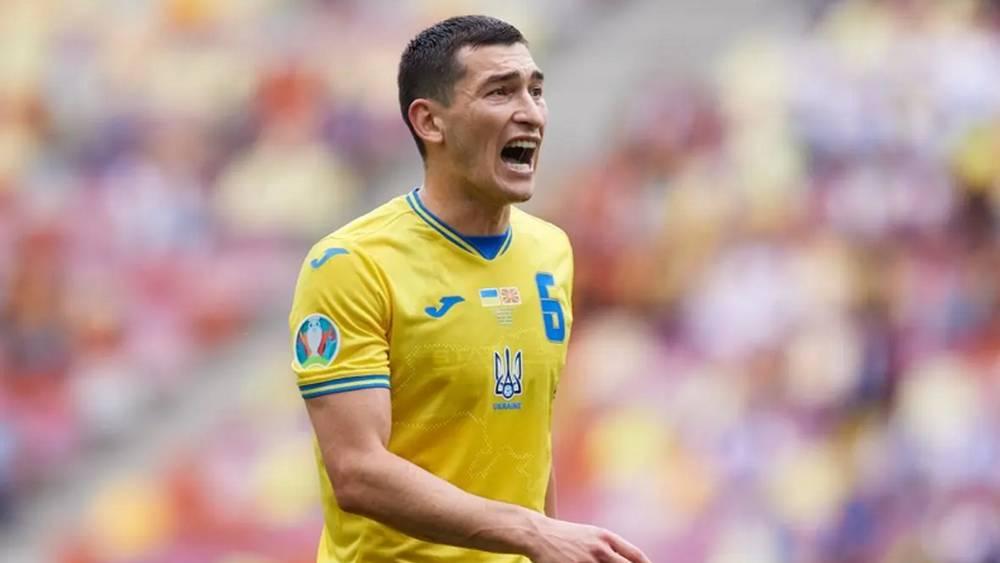 لاعب منتخب أوكرانيا يطلب تأجيل المواجهات "الحاسمة" المؤهلة للمونديال