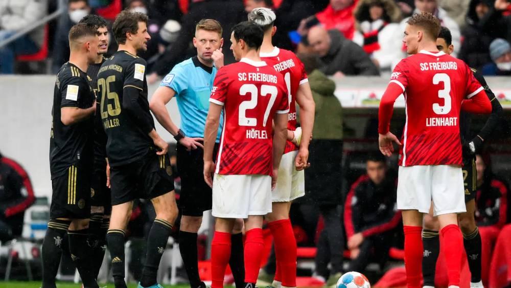 فرايبورج بصدد حسم موقفه من حادثة مباراة بايرن ميونيخ الذي أشرك 12 لاعبا!