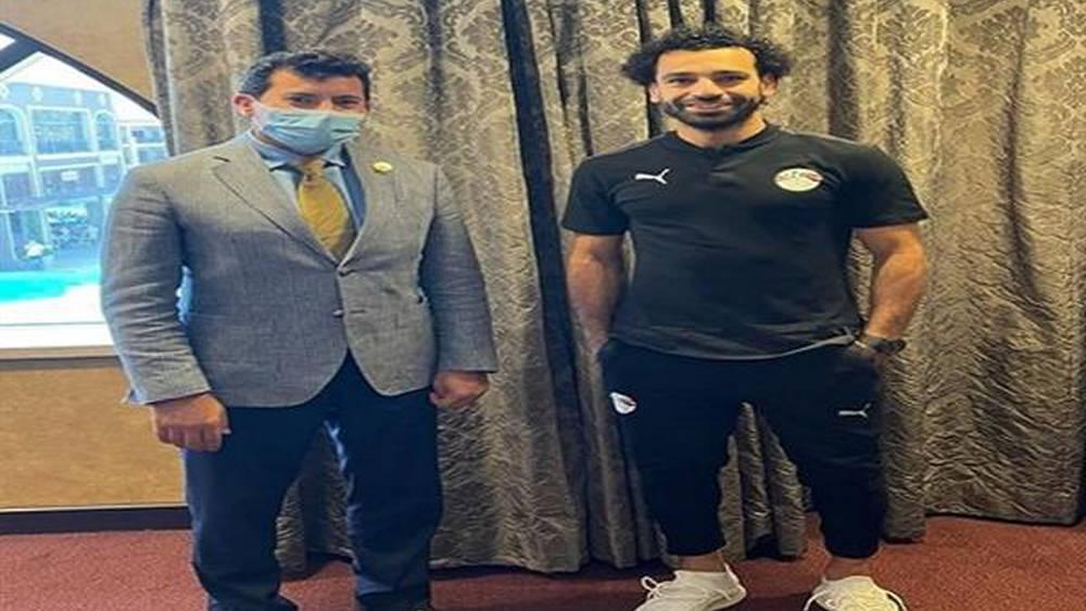 وزير الشباب والرياضة المصري: "نصحت صلاح بعدم تجديد عقده مع ليفربول"