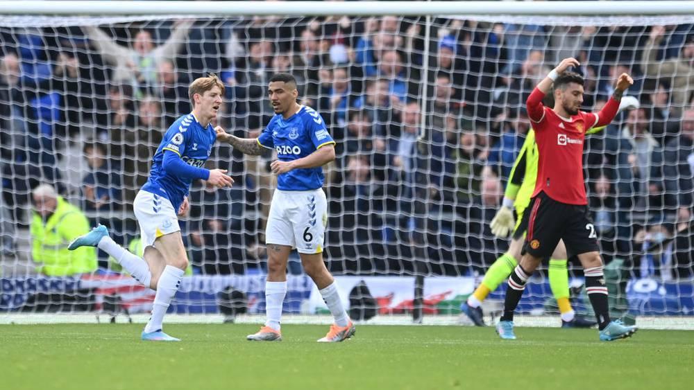 مانشستر يونايتد يواصل عروضه "الباهتة" بالخسارة أمام "المترنح" إيفرتون