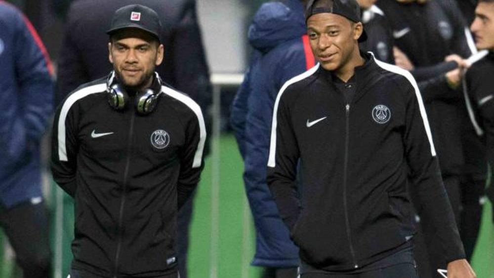 Dani Alves préfère Mbappé à Haaland
