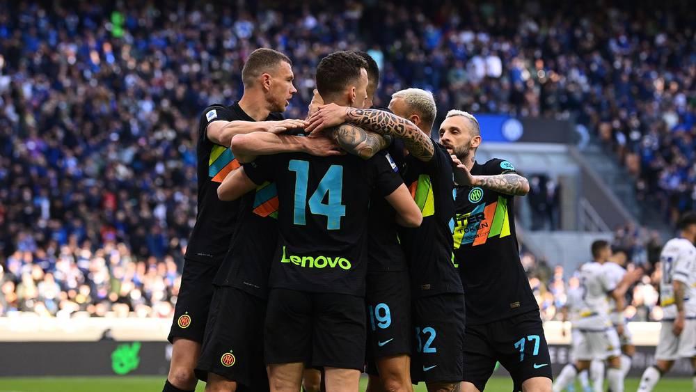 إنتر يضيق الخناق على ميلان في صدارة الدوري الإيطالي