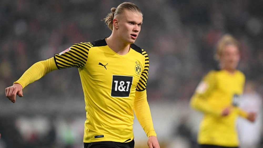 "سبورت"/ رايولا اعترف في اجتماع مع لابورتا بصعوبة انتقال هالاند إلى برشلونة