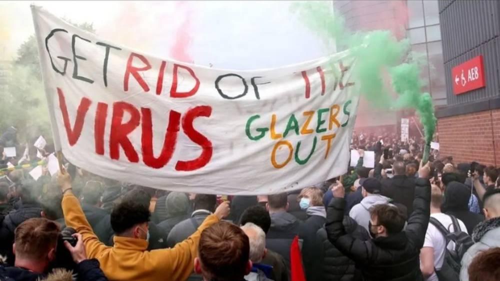 جماهير مانشستر يونايتد تتظاهر.. ورانغنيك يعلق: "نتفهم خيبة أملهم"