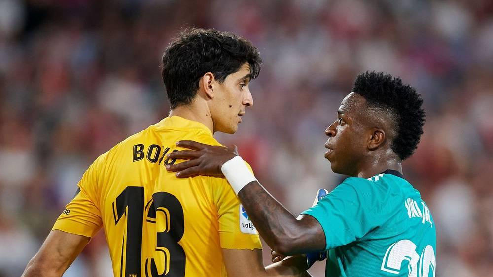 إشبيلية يصل إلى اتفاق مع ياسين بونو لتجديد عقده حتى يونيو 2025