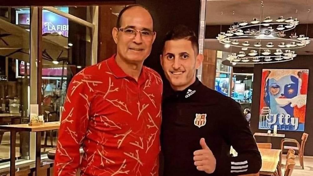 بادو الزاكي يزور مقر إقامة شباب بلوزداد الجزائري قبل مباراة الإياب أمام الوداد