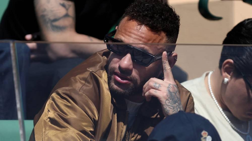 نيمار: "أنا هنا لثلاثة مواسم مقبلة لذا توقفوا عن صافرات الاستهجان"