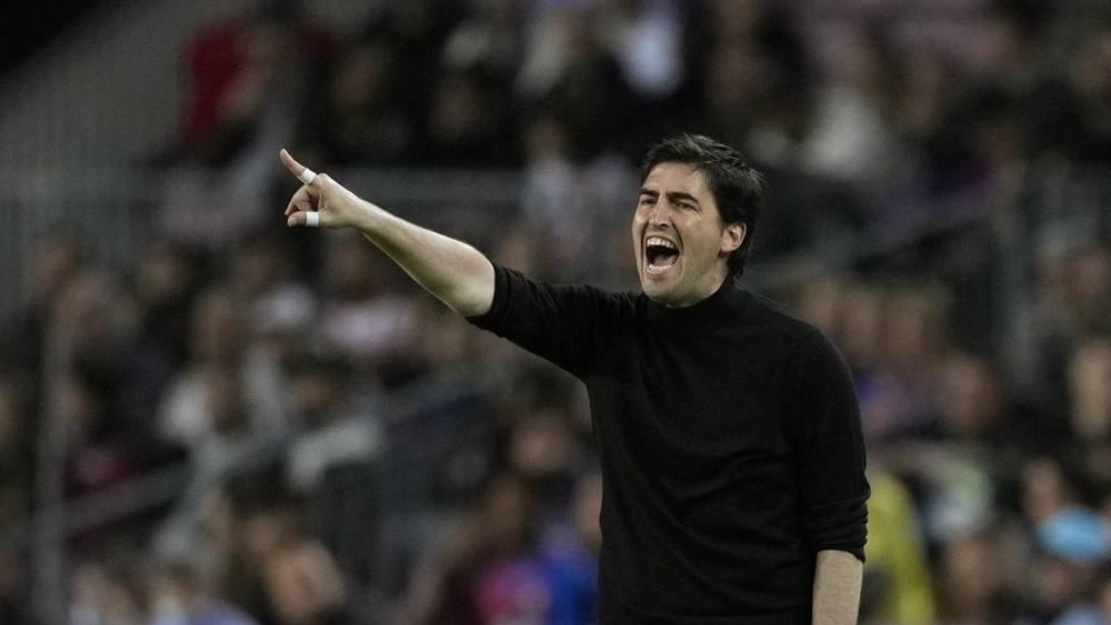 مدرب رايو فاليكانو: "ينبغي علينا الاستمتاع بفوزنا على برشلونة"