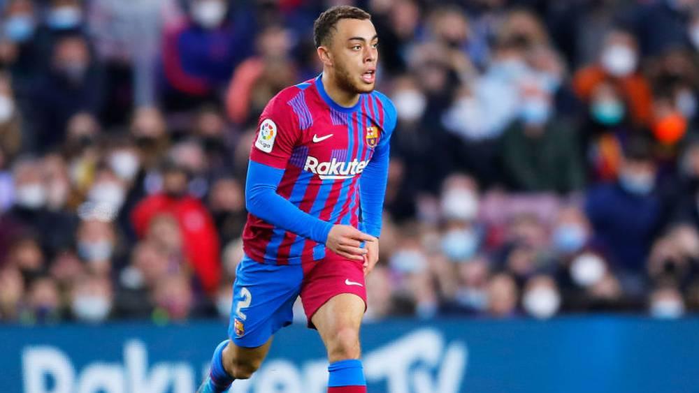 بعد بيدري.. انتهاء موسم سيرجينيو ديست مع برشلونة للإصابة