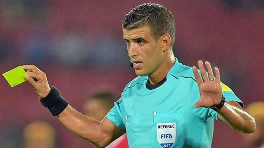 رئيس لجنة الحكام الجزائريين يؤكد توقيف عبيد شارف على خلفية "أخطائه" في مباراة الرجاء والأهلي