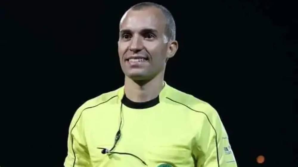 الجامعة تعين حمزة الفارق حكما لمباراة أولمبيك آسفي والوداد وسمير الكزاز في غرفة "الفار"