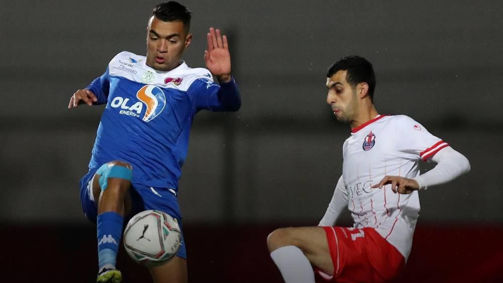 البطولة الاحترافية 1 "إنوي"/ الرجاء يواصل مطاردة المتصدر الوداد بانتصاره على الفتح "المنقوص عدديا" في مباراة شهدت إضاعة ضربتَيْ جزاء